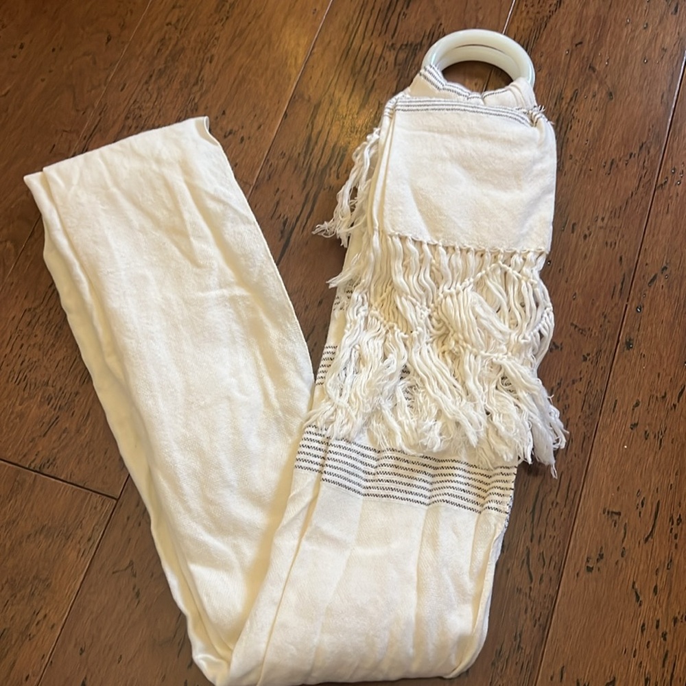 Hold me hand woven wrap